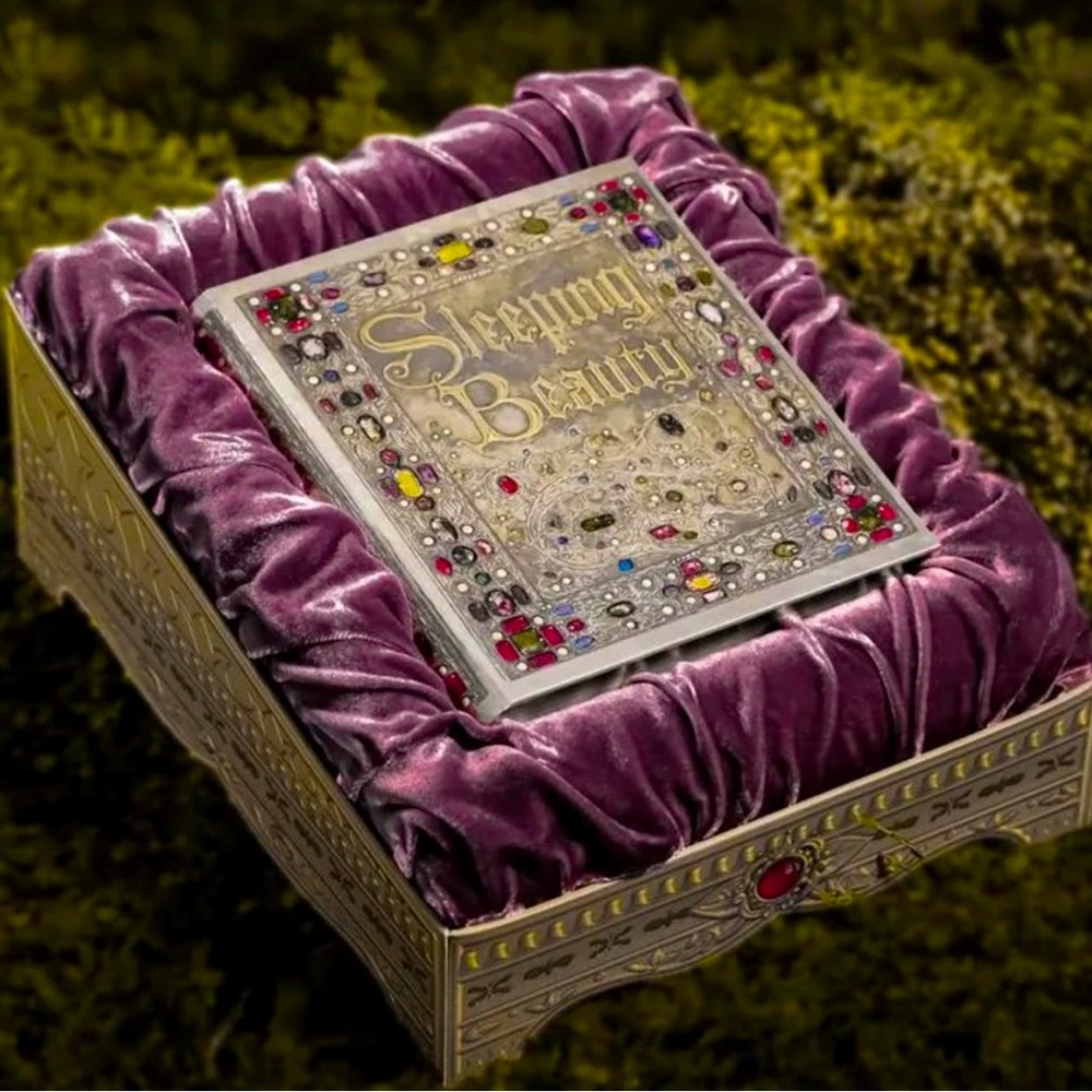 SLEEPING BEAUTY EYESHADOW PALETTE W/ STAND from BESAME SOLD OUT!